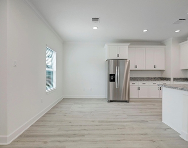 4002 Elmwood Street - Photo Thumbnail 3