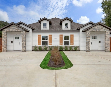 4002 Elmwood Street - Photo Thumbnail 10