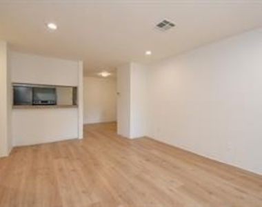 7200 Clarewood Drive - Photo Thumbnail 2