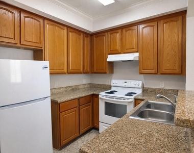 9400 Bellaire Boulevard - Photo Thumbnail 12