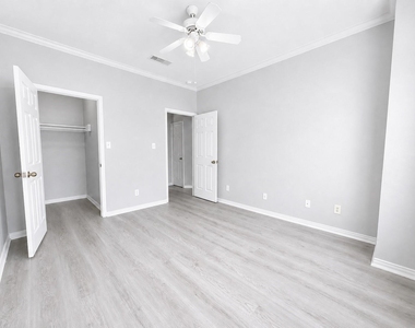 9400 Bellaire Boulevard - Photo Thumbnail 7