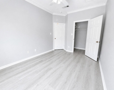 9400 Bellaire Boulevard - Photo Thumbnail 5
