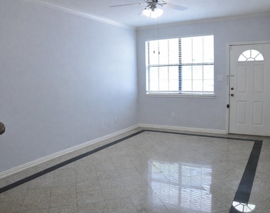 9400 Bellaire Boulevard - Photo Thumbnail 3