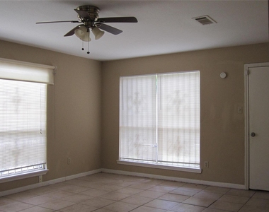 12461 Wellington Park Drive - Photo Thumbnail 5