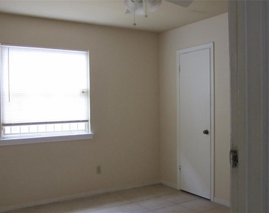 12461 Wellington Park Drive - Photo Thumbnail 10