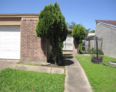 12461 Wellington Park Drive - Photo Thumbnail 1