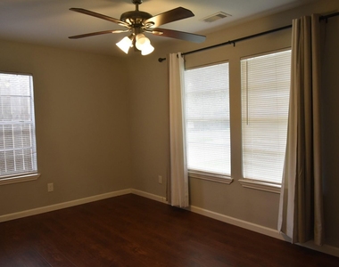 715 E 43rd Street - Photo Thumbnail 11
