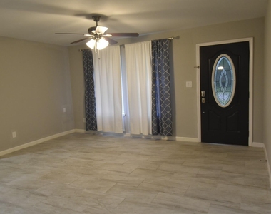 715 E 43rd Street - Photo Thumbnail 3