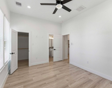 7809 Dyer St - Photo Thumbnail 6