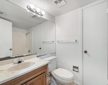 15919 Golf Club Drive - Photo Thumbnail 13