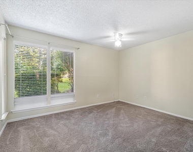 15919 Golf Club Drive - Photo Thumbnail 12