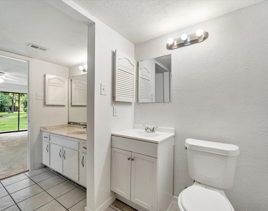 15919 Golf Club Drive - Photo Thumbnail 9