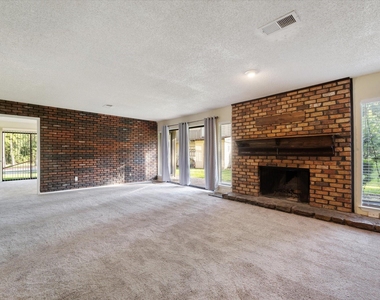15919 Golf Club Drive - Photo Thumbnail 1