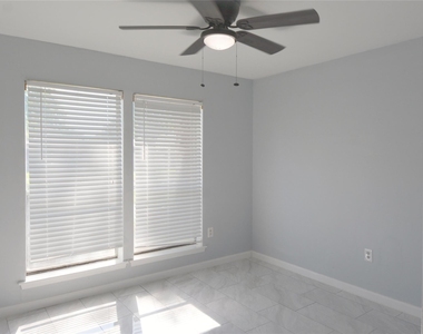 6707 Las Brisas Drive - Photo Thumbnail 8