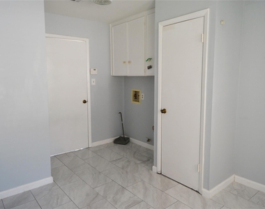 6707 Las Brisas Drive - Photo Thumbnail 24