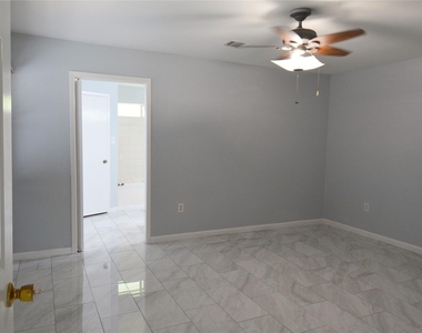 6707 Las Brisas Drive - Photo Thumbnail 18