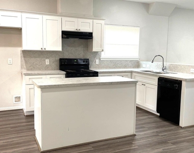 8215 Gallahad Street - Photo Thumbnail 20