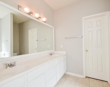 18334 Grove Brook Lane - Photo Thumbnail 6