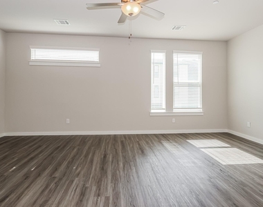 18322 W Centro Circle - Photo Thumbnail 2