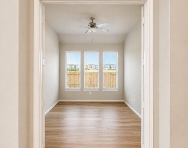 10519 Bright Cloud Drive - Photo Thumbnail 4