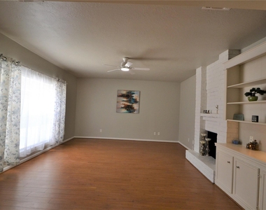 15927 Tumbling Rapids Drive - Photo Thumbnail 9