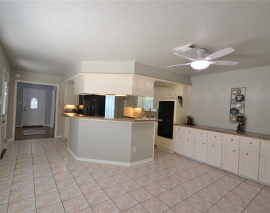15927 Tumbling Rapids Drive - Photo Thumbnail 21