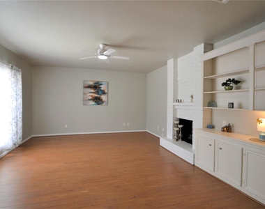 15927 Tumbling Rapids Drive - Photo Thumbnail 4