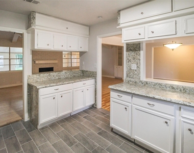 10534 Huntington Wood Drive - Photo Thumbnail 8