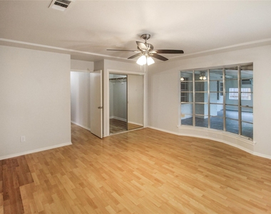 10534 Huntington Wood Drive - Photo Thumbnail 14