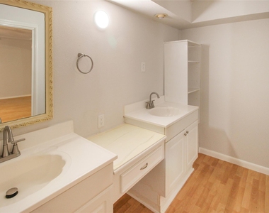 10534 Huntington Wood Drive - Photo Thumbnail 15