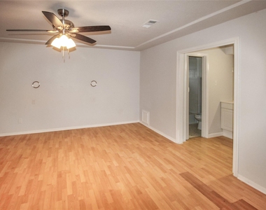 10534 Huntington Wood Drive - Photo Thumbnail 13