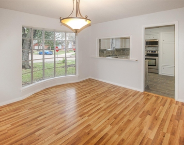 10534 Huntington Wood Drive - Photo Thumbnail 3