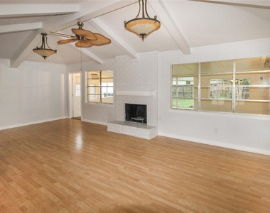 10534 Huntington Wood Drive - Photo Thumbnail 5