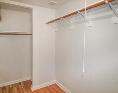 10534 Huntington Wood Drive - Photo Thumbnail 16