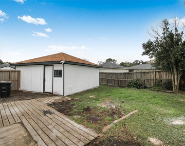 10534 Huntington Wood Drive - Photo Thumbnail 21