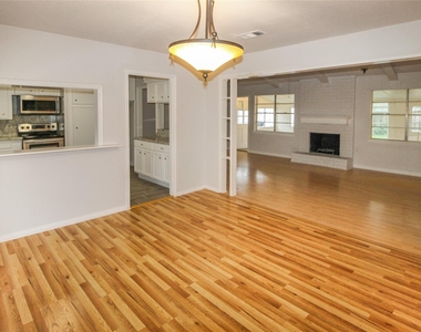 10534 Huntington Wood Drive - Photo Thumbnail 4