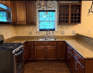 340 Westwood Ln - Photo Thumbnail 3