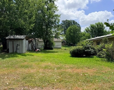 340 Westwood Ln - Photo Thumbnail 15