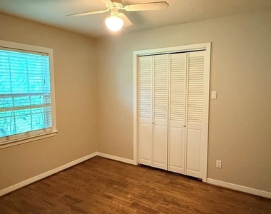 340 Westwood Ln - Photo Thumbnail 9