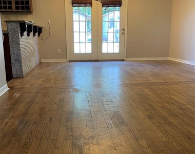 340 Westwood Ln - Photo Thumbnail 4