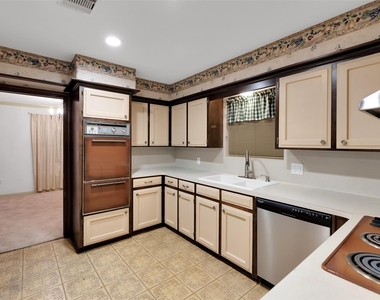 3810 Glenheather Drive - Photo Thumbnail 14