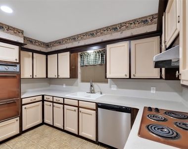 3810 Glenheather Drive - Photo Thumbnail 13