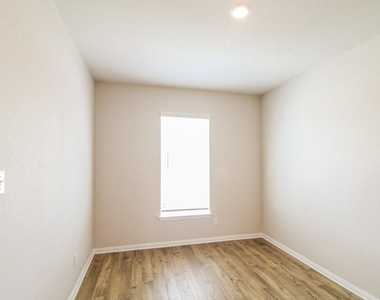 7602 Tipton Meadow Way - Photo Thumbnail 10