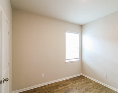 7602 Tipton Meadow Way - Photo Thumbnail 11
