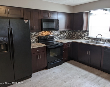 152 E Towne Place - Photo Thumbnail 2