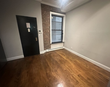 W 103rd St and Manhattan Ave - Photo Thumbnail 6