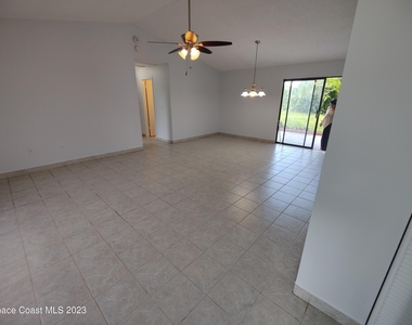 981 Forest Street Ne - Photo Thumbnail 1