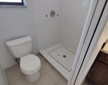 981 Forest Street Ne - Photo Thumbnail 9