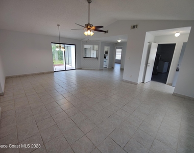981 Forest Street Ne - Photo Thumbnail 2