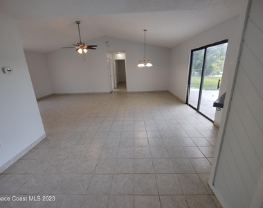 981 Forest Street Ne - Photo Thumbnail 10